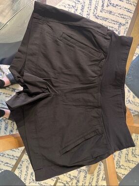 Athleta Black High-Waist Trekkie North Shorts